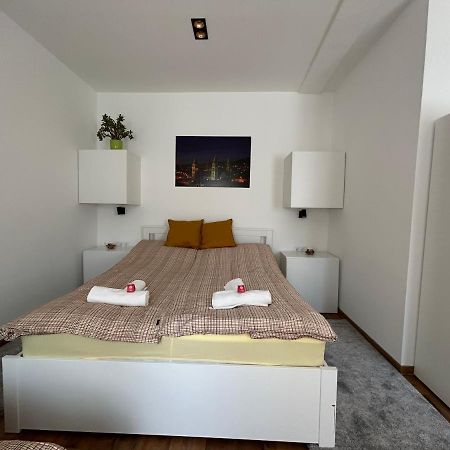 R59 Apartman With Free Parking Pécs Buitenkant foto