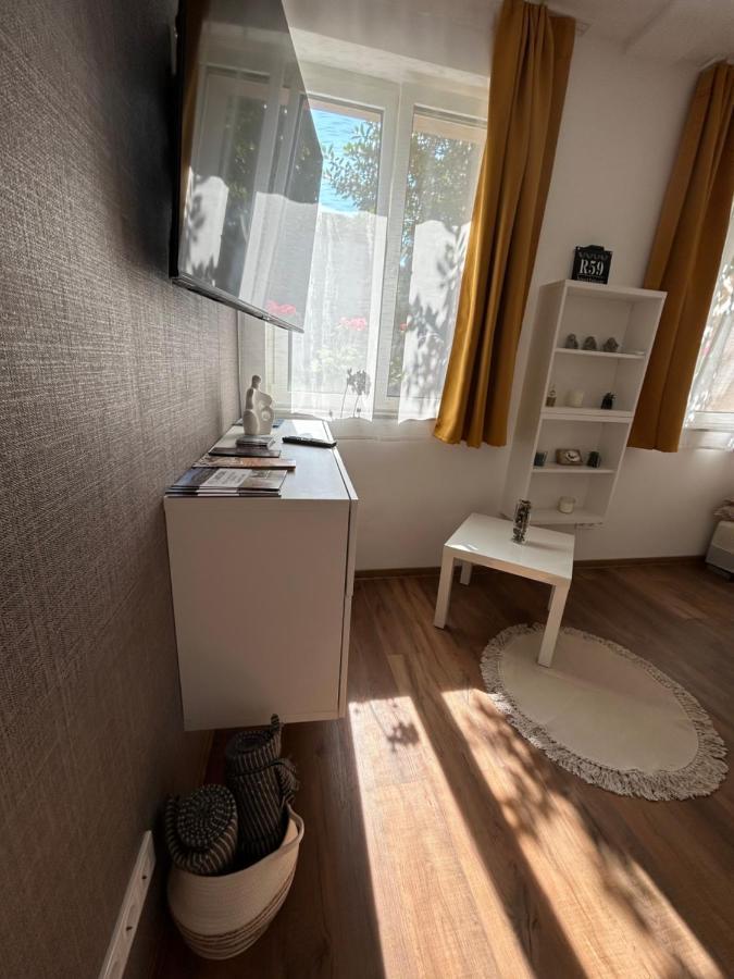 R59 Apartman With Free Parking Pécs Buitenkant foto