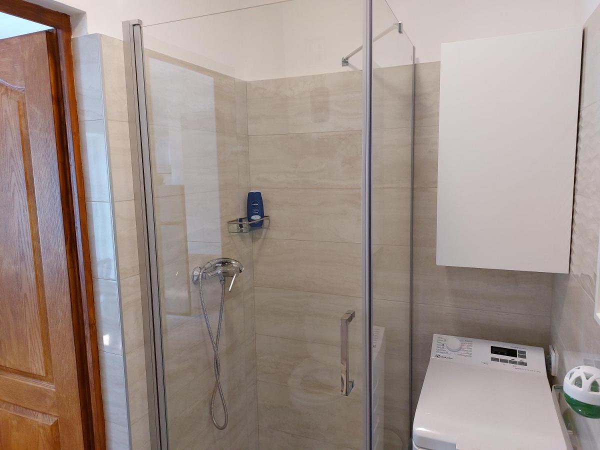 R59 Apartman With Free Parking Pécs Buitenkant foto