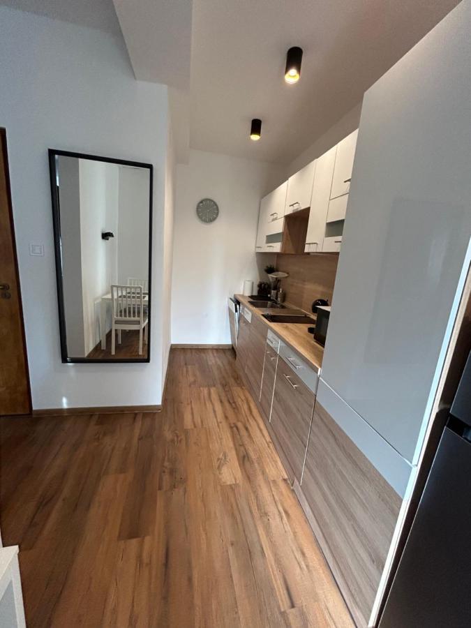 R59 Apartman With Free Parking Pécs Buitenkant foto