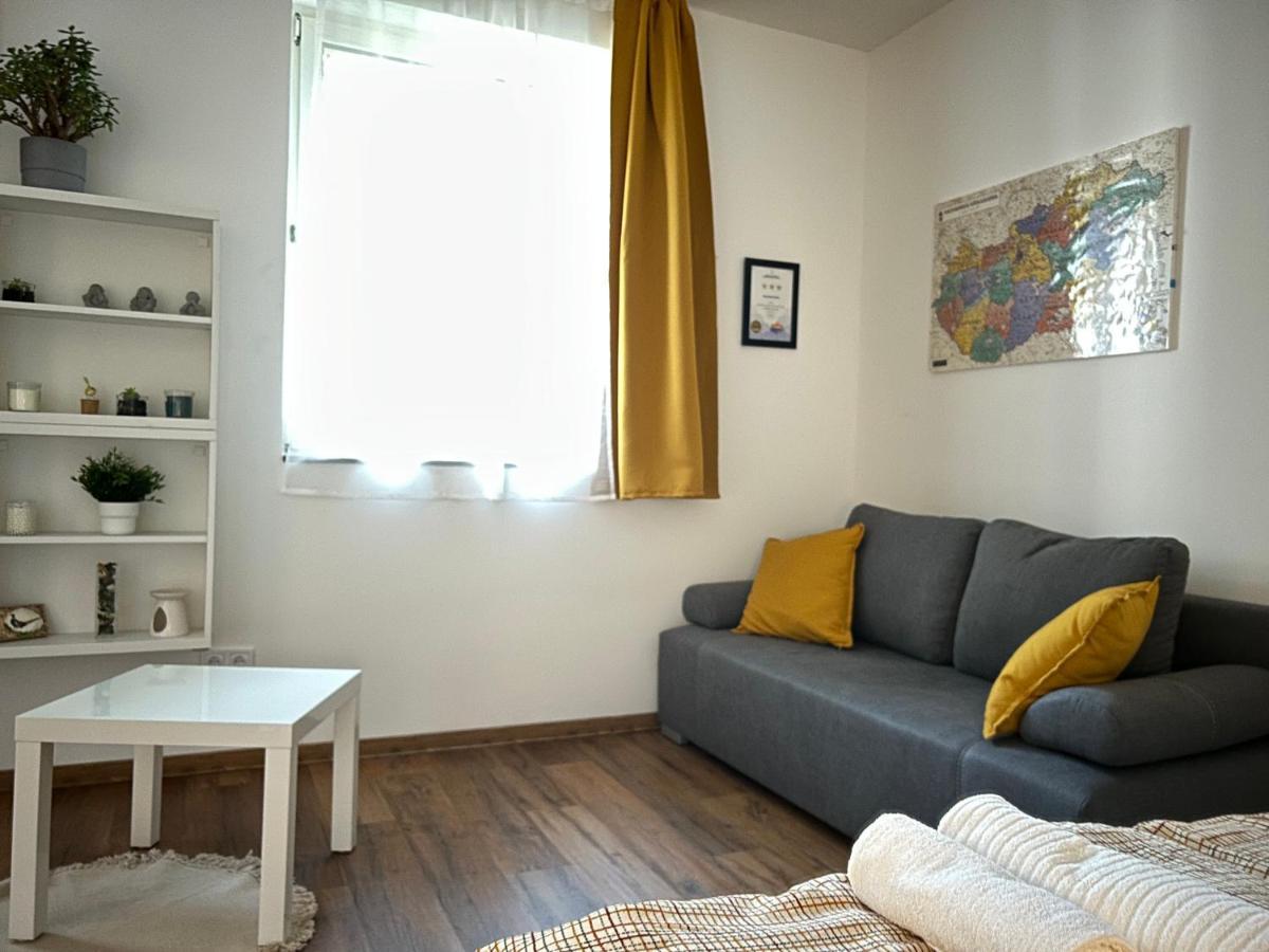 R59 Apartman With Free Parking Pécs Buitenkant foto